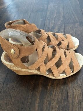 Dansko Cecily Caged Wedge Sandals Camel Milled Nubuck Leather 39